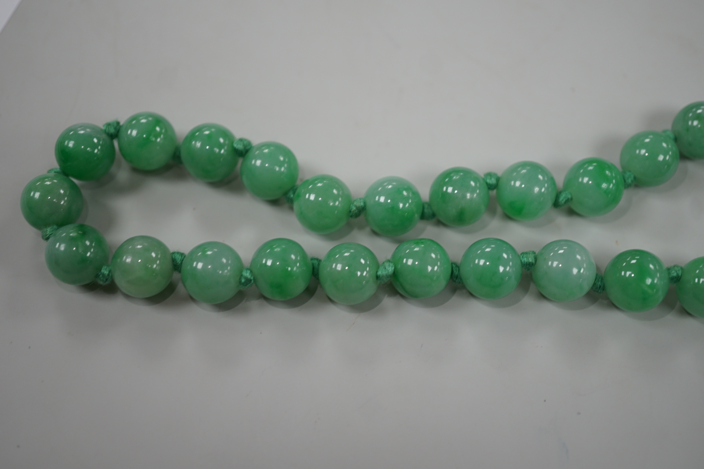 A single strand jade bead necklace, 58cm, gross weight 91 grams.